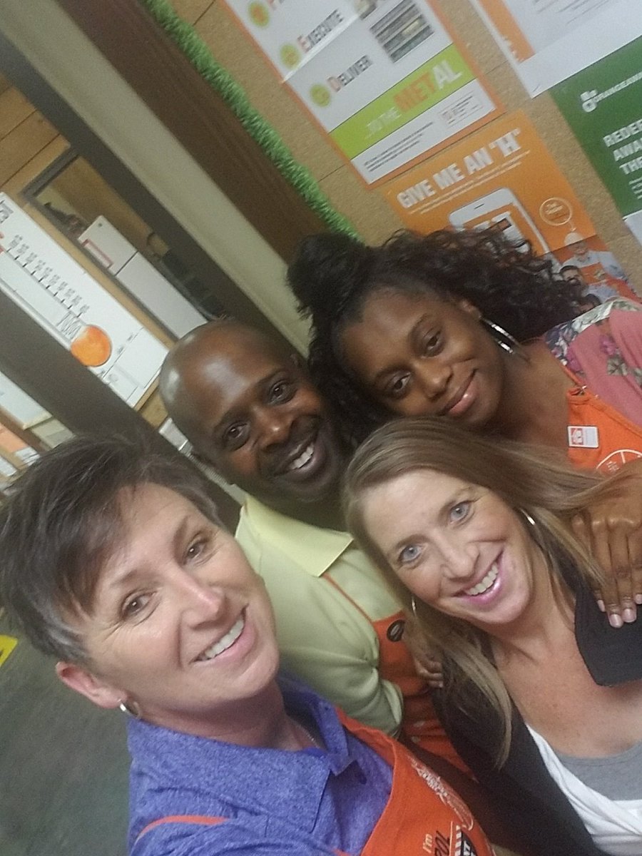 cjrookie25's tweet photo. More awesome associates that I will miss. Thanks for all the laughs.@HomeDepotPelham @LuckettDenise @DANI_C_CLARKE @hddarrelgrice @1sherredavis https://t.co/474YVgdvPq