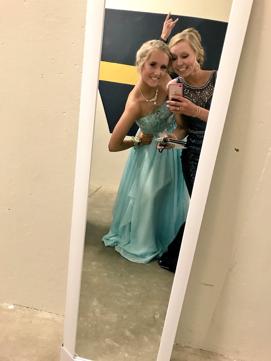 megansimonet's tweet photo. Happy happy bday to my fav person!💞Thanks for all of the stomach aches  from laughing and all of the amazing mems we have!! Love you always mads ☺️ https://t.co/hjGMd518sJ