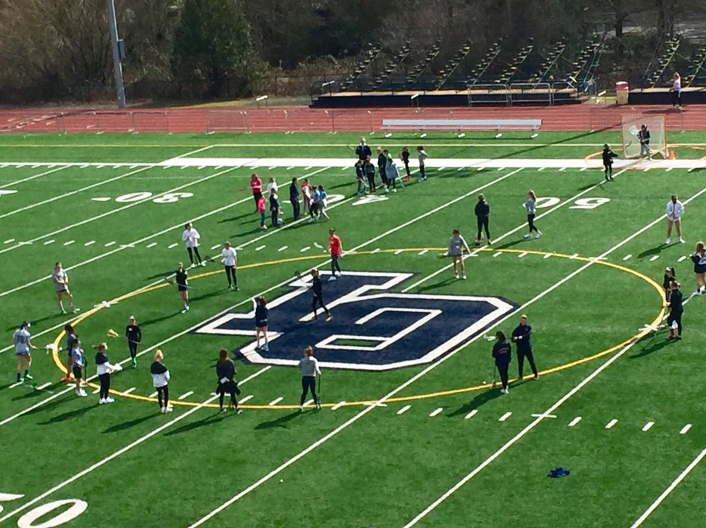 logirlslacrosse's tweet image. Great day for the Youth Clinic. Building the future, having a blast along the way!  #laxfam #2NT #futurestars