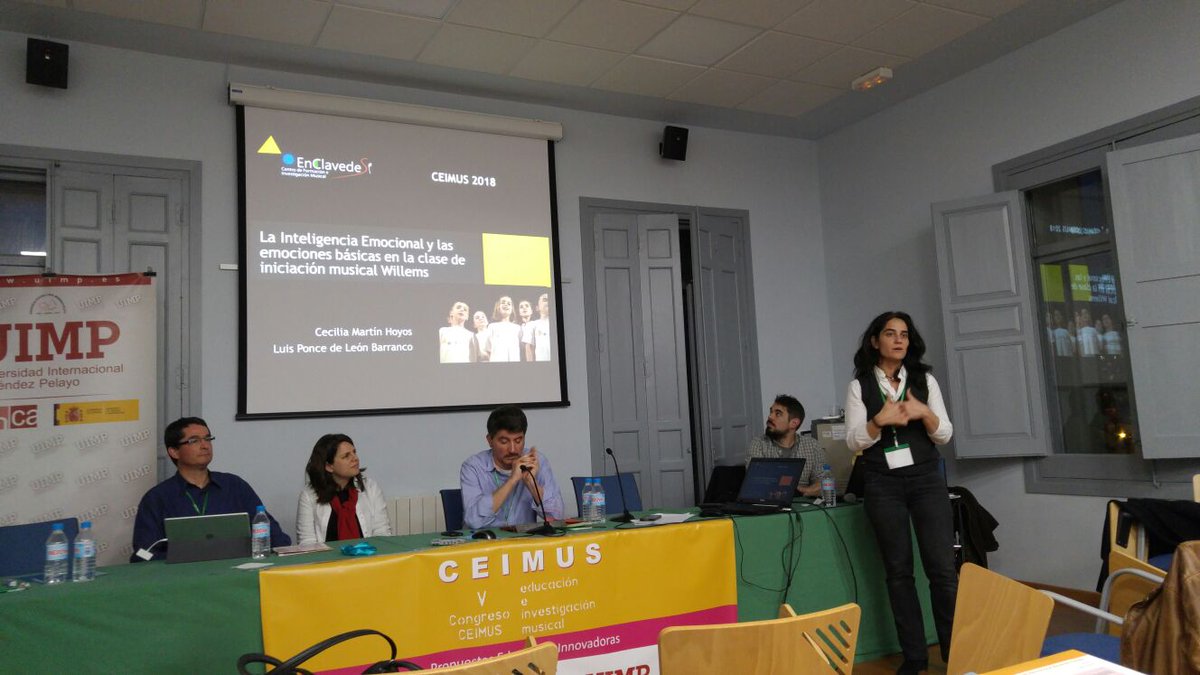 Muchas gracias #ceimusv por la oportunidad de participar en el Congreso. Comunicación sb #InteligenciaEmocional y Música y la improvisación en la educación musical @Willems. Ha sido un placer compartir mesa con vosotros!
