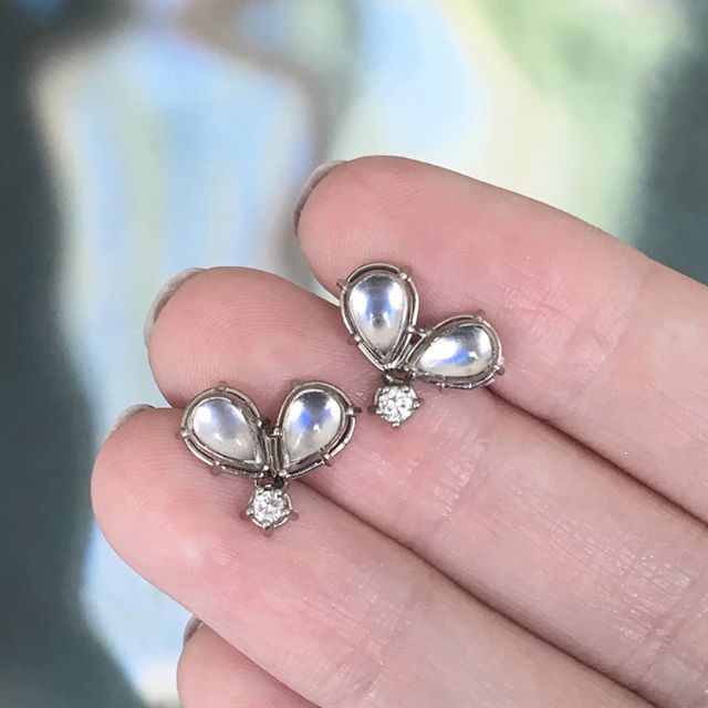 Iridescent and pearl-like these earrings take us to the moon 🌚 #moonstone
.
.
.
#turasugden #iridescent #earrings #studearring #dailysparkle #futureheirlooms #jewelry #finejewelry #elevatedsetting #18k #palladiumwhitegold #ethical #recycled #luxurylife #jewelryoftheday  #bespoke
