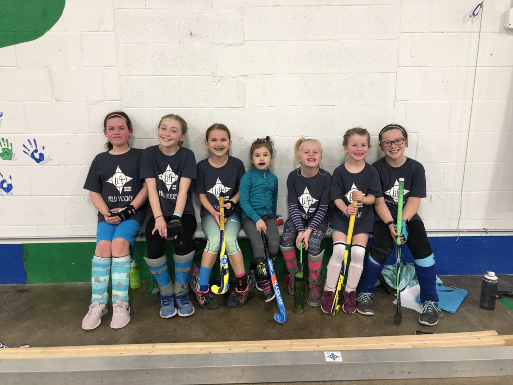 liftfh's tweet photo. Beluga and narwhal team pic!! #catchuptweet #busyday https://t.co/aMWDLV7a5O