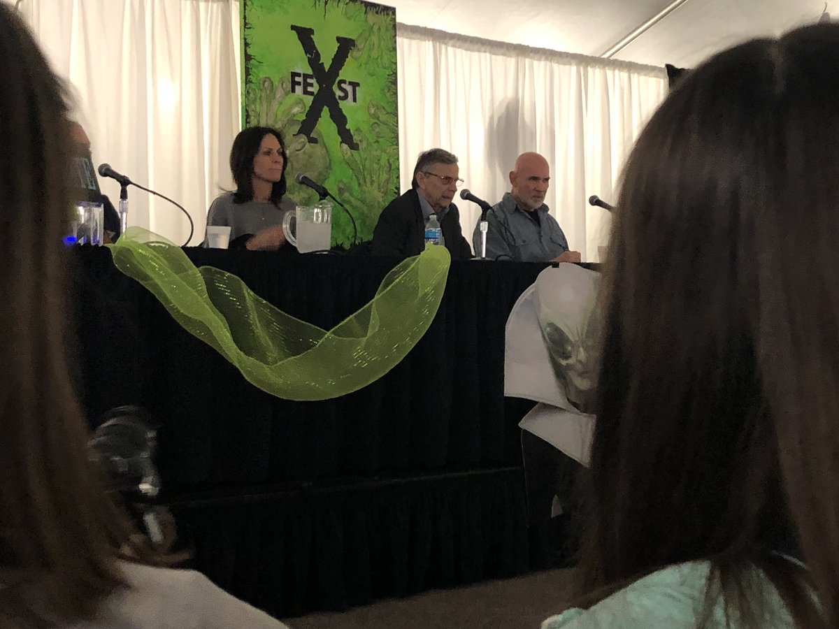 Laurenkmoore131's tweet photo. Such an amazingly fun day at @xfestcon!!! @MitchPileggi1 you are the greatest!!! #xfiles #XFest #xfilesdeepstate #xfilesnews https://t.co/cGUiv8OScL