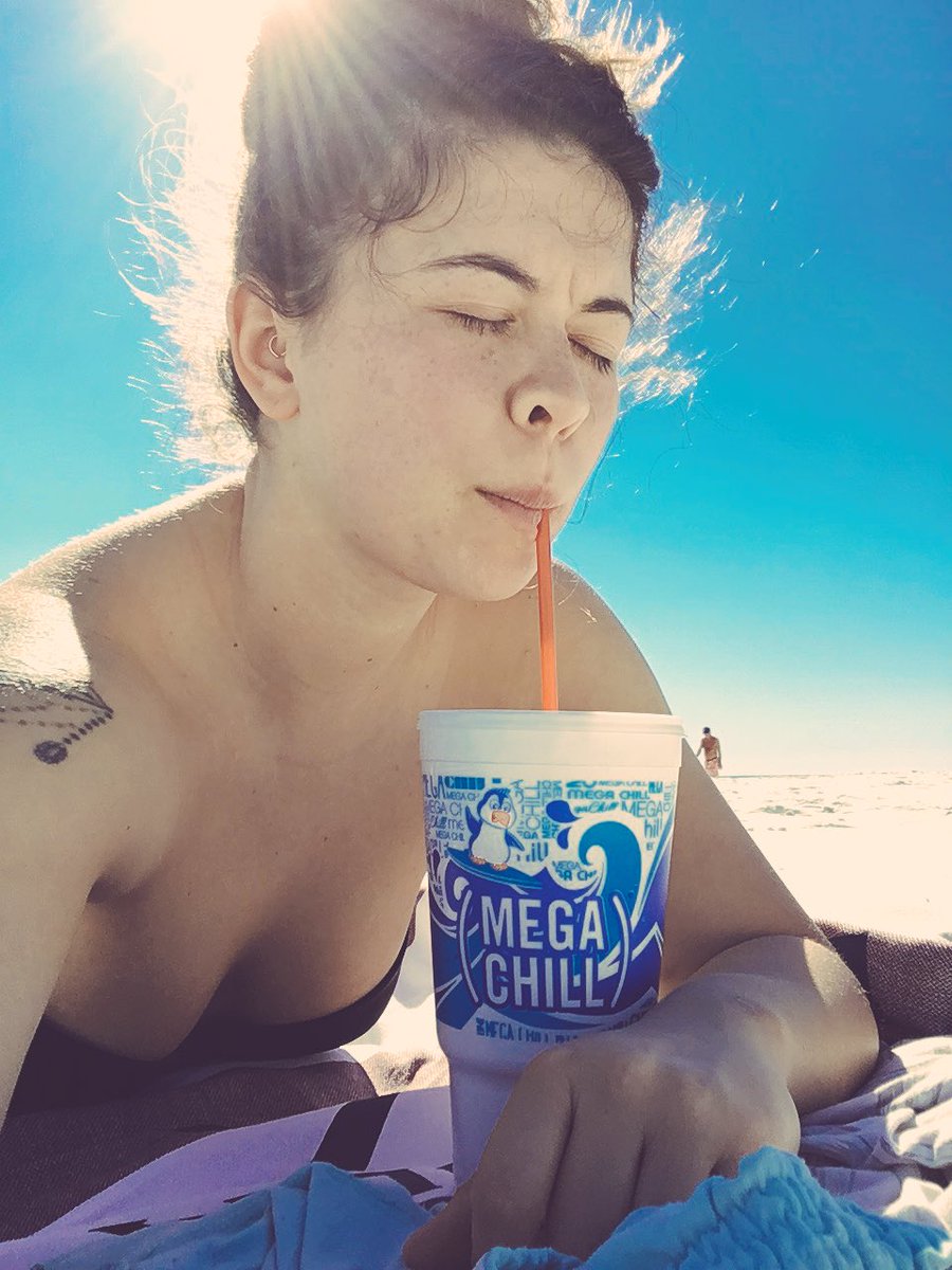 ArielLipe_'s tweet photo. ☀️🌊 #megachill 😂👌🏽 https://t.co/aKLR6ZVg7u