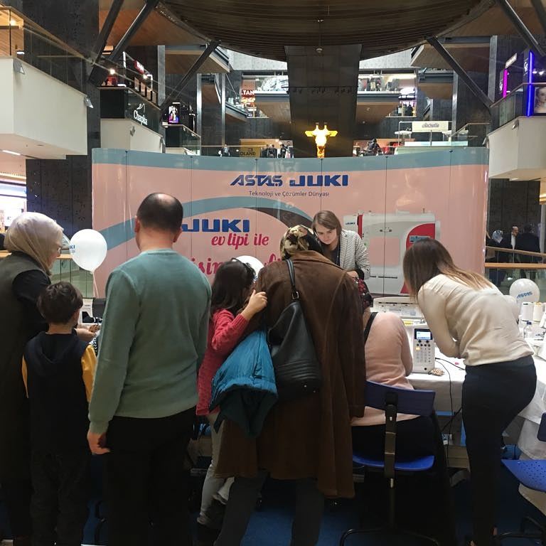 astasjuki's tweet photo. Forum İstanbul’da Juki ev tipi dikiş etkiliğimiz devam ediyor. Sizi bu keyifli etkinliğe bekliyoruz.
#astas #astasjuki #astaşjuki #evtipi #dikiş #dikişmakinaları #makina https://t.co/hp3aXD6OqO