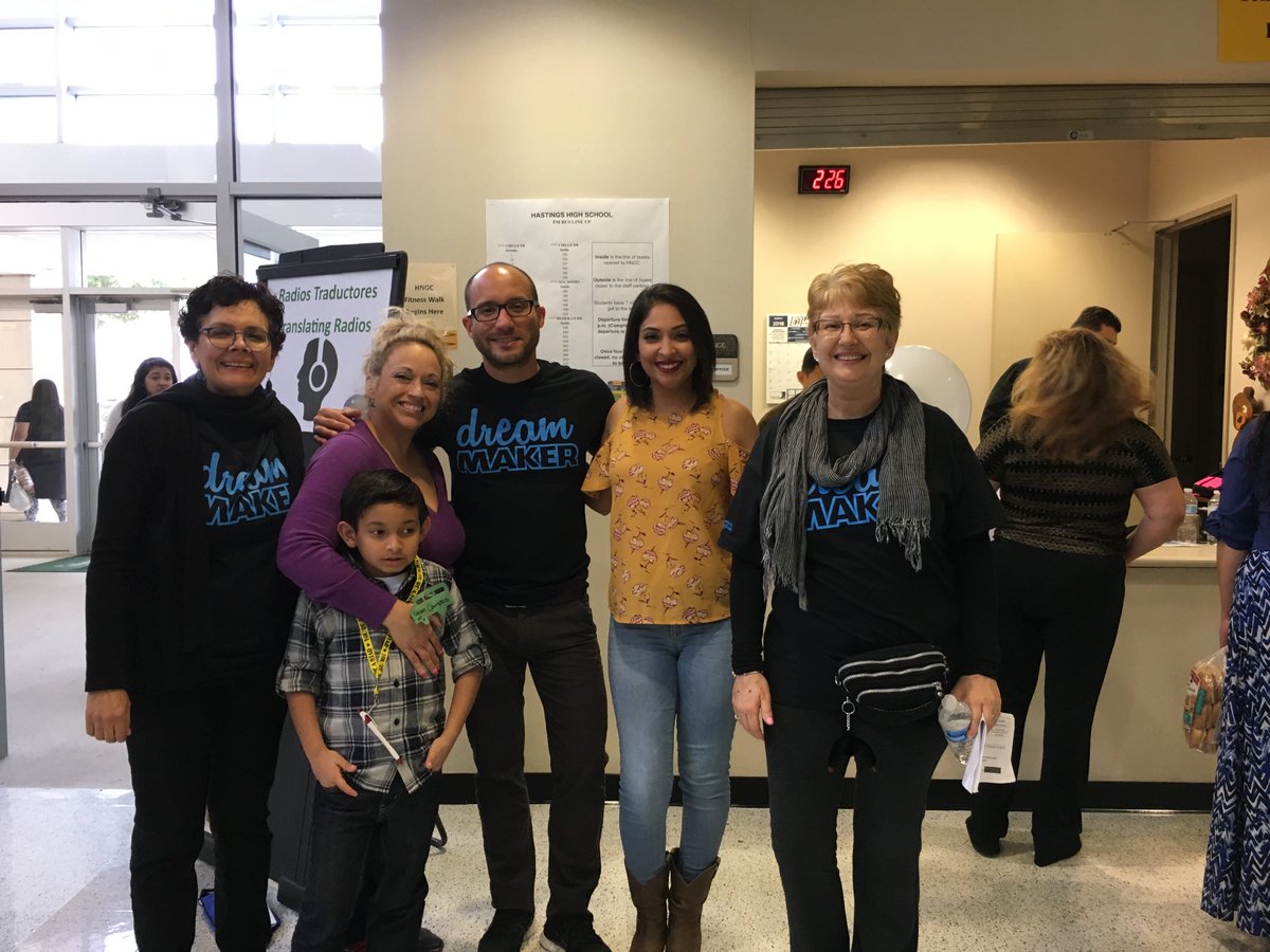 ERiosriveramelo's tweet photo. Getting some counseling after a great day at 2018 Family U Conference 🌟@councelingHMQ @HolmquistES https://t.co/tsipJxzKJC