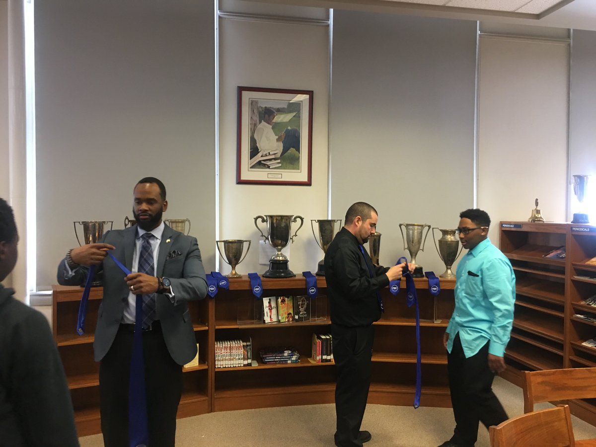 joanna_wingo's tweet photo. #mbkbuffalo
#tieceremony
Scholar were present with their MBK neckties. Thank you Hon. Ulysees Wingo for participating in our tie ceremony. https://t.co/8dDShcN0E6