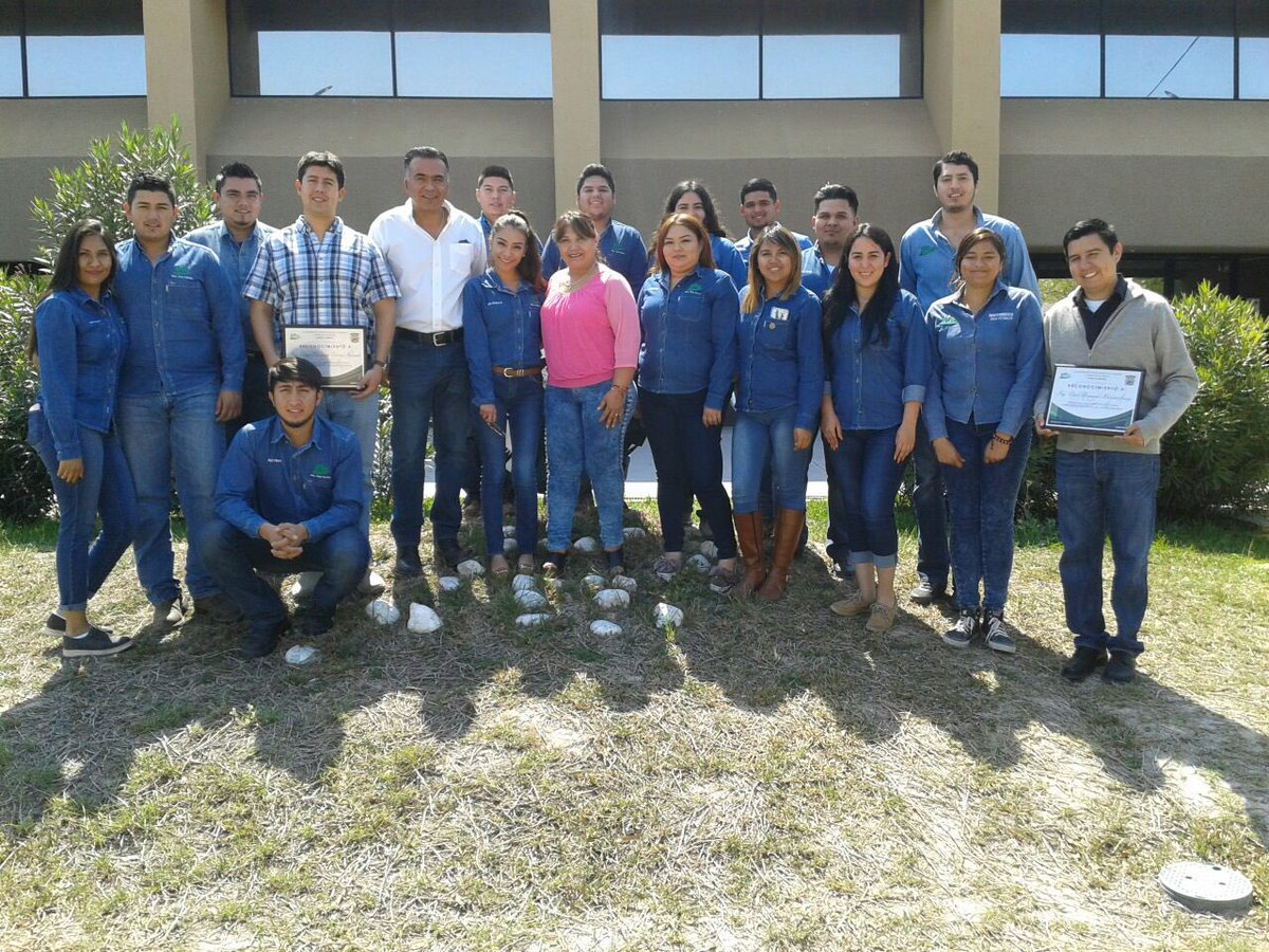UTRCC's tweet photo. El Ing. Jamder González clausuró el taller de Perforación de pozos e Ingeniería de Producción, participando alumnos de Mantenimiento Industrial Área Petróleo, desarrollado en el laboratorio de seguridad de la UTRCC @HiginioGlzC @PacoOsorio @ajaimesg @JamderGlz @SeduMediaCoah https://t.co/P6mFpAMMh5