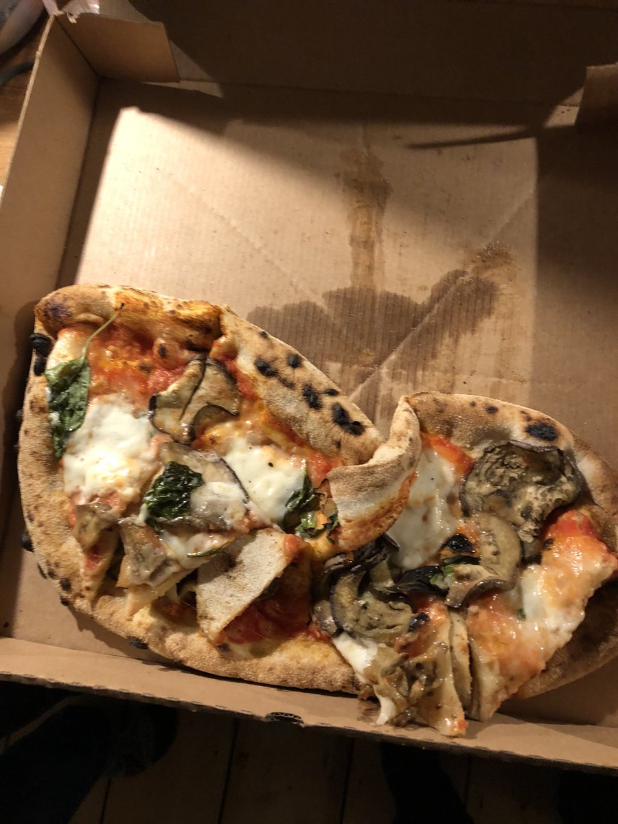 RichBowker's tweet photo. @mamma_dough @Deliveroo this isn’t your finest hour. Cold, mangled pizza is no treat at all. https://t.co/vuwhhh3MKx