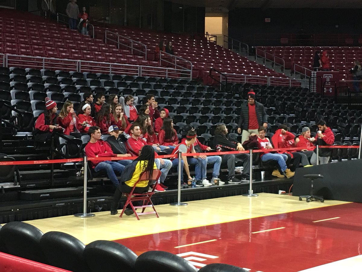 SASD_SAHS's tweet image. Fans ready for tip-off in 15 minutes at Liacouras Center. Girls b-ball about to play for District 1 Championship! #SASDPride