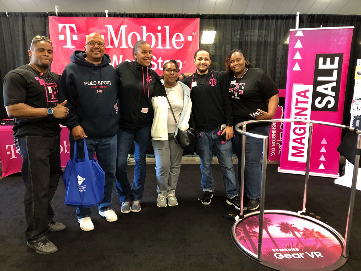 CrownOfTheMMA's tweet photo. Another amazing couple saved from the other guys. #NERULES #MagentaPrime #BeMagenta #MyUncarrierLife https://t.co/HjTO0LjEXU