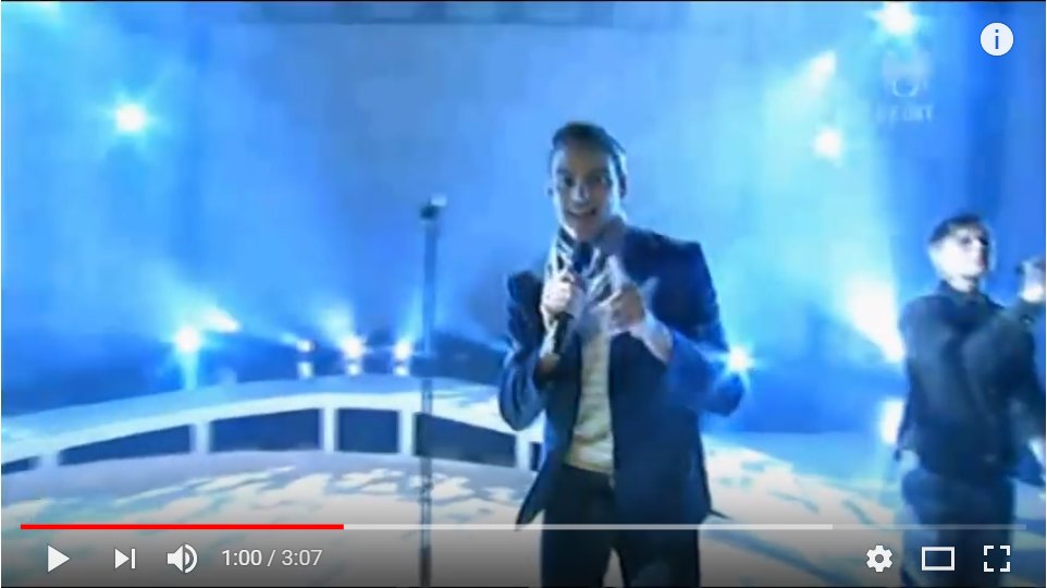 Hvaða maður er þetta og afhverju er hann alltaf að benda á mig? #12stig