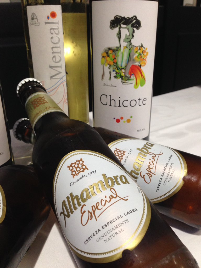 DeEuskadiz's tweet photo. Han pasado dos días y todavía tenemos en la cabeza lo bien que lo pasamos fusionando #GranadaBilbao Cerveza y vino granaínos con carolinas bilbaínas 😍😍😍😍 y con @vueling mucho más fácil hacer #grxbio @turgranada https://t.co/MmnYbqE15U