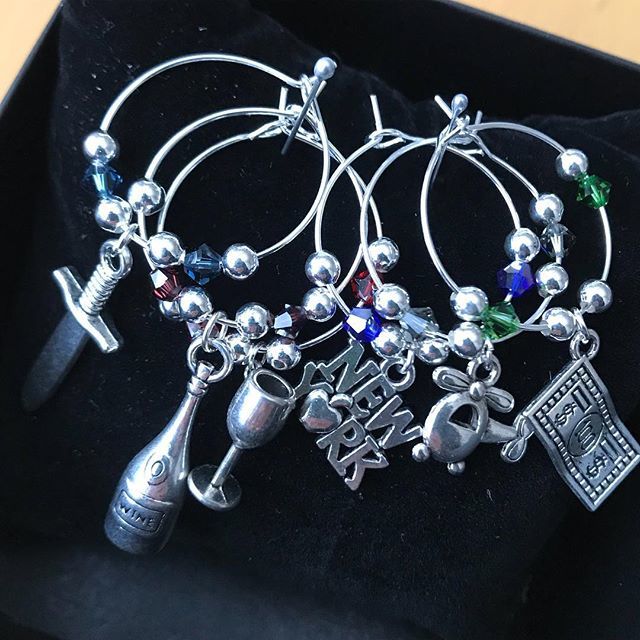 TheTenthKnot's tweet photo. A better picture of the new Baldwin wine charm set. #romansword #claret #$$$ #helicopters #craftweekend #deborahharkness https://t.co/di8vswMIZv https://t.co/cI2QuaaJDi