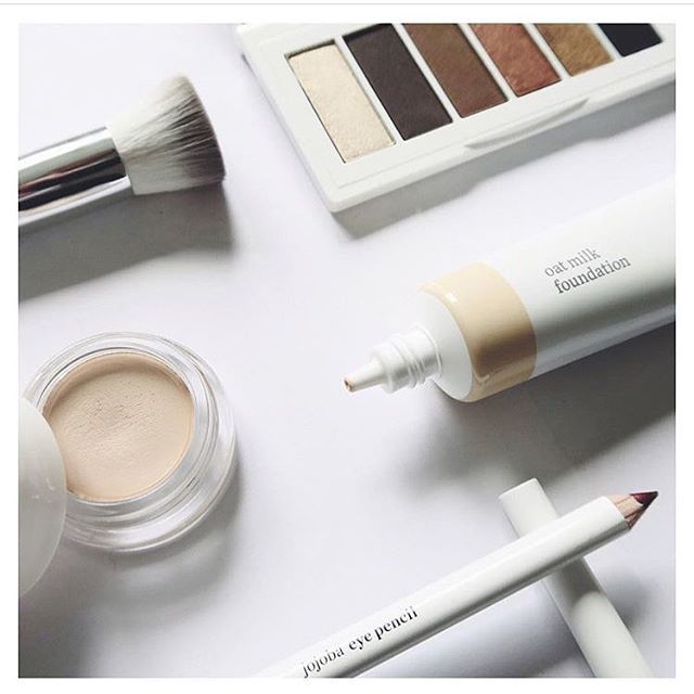 yukiyoNB's tweet photo. Just a little bit of everything #ereperez for my Sunday morning yay!
.
.
.
.
.
#concealer #arnica #oatmilk #oatmilkfoundation #foundation #cornresin #biodegradable #makeupbrushes #eyebrows #eyepalette #eyepencil #onfleck #browsonfleek #eyeshadow #eyeshad… https://t.co/GwvLTWpqV5 https://t.co/7MMf9p70mK