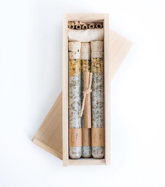 TrulyAesthetic's tweet photo. Now close your eyes and imagine this...a warm bath filled with medicinal notes of #chamomile and #eucalyptus, paired with a soothing positive #affirmation scroll. That's herbal bathing bliss 🛁😌⠀
⠀
The Thrive Chamomile Eucalyptus Bath Affirmations set… https://t.co/7s9R2P5EVF https://t.co/7YGz470mJ9