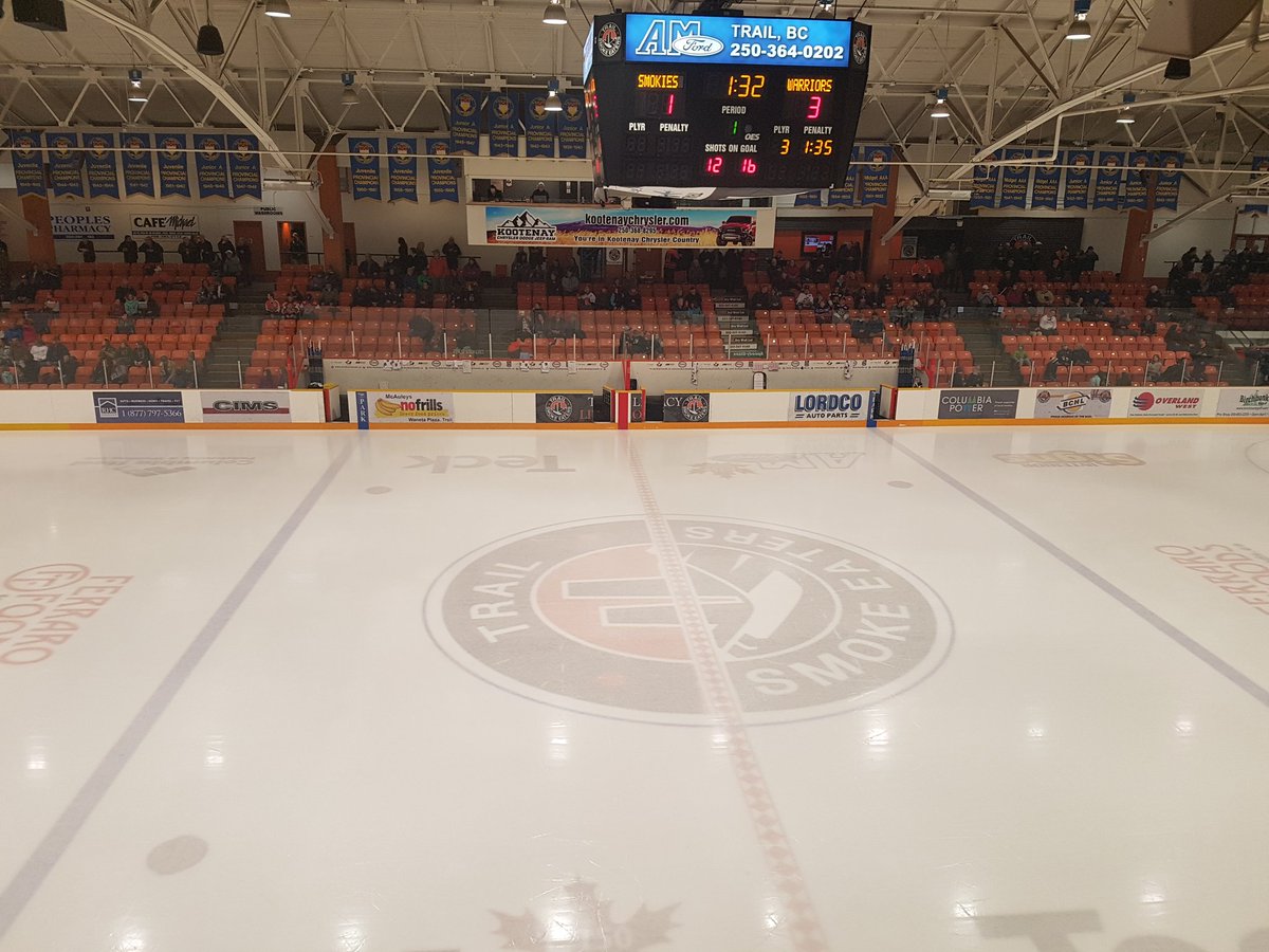BelHart85's tweet photo. Such a fun night in the luxury suite with friends at the #Smokeeaters game last night!! #overtimewin #firstgameofplayoffs #gosmokies #game2tonight #bestview https://t.co/9HokYal89s
