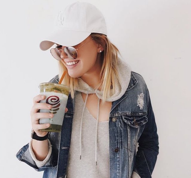 DRINKING MY MORNING SMOOTHE ☀️🍹💕