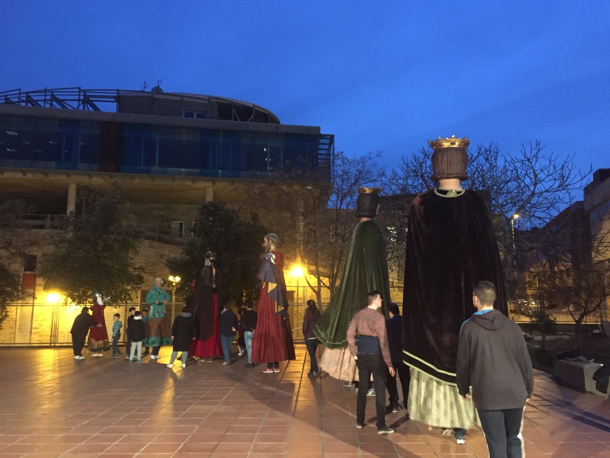 GegantersBDN's tweet photo. Avui hem fet el primer assaig de balladors de la temporada. Cal arremangar-se, que hem de preparar les Festes de Maig! #Badalona #gegants #culturatradicional #culturapopular https://t.co/XEXHd6WSha
