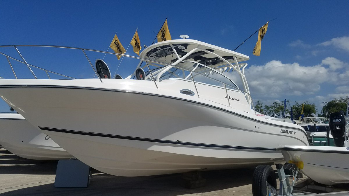 CenturyBoats's tweet photo. 29th Annual Bonita Springs Boat Show. Century Boats and Wolcott Marine have a good variety on display. #2200CC #24resorter #dualconsole #2600CC #30express #swfmia https://t.co/VcQ3qxDS2r