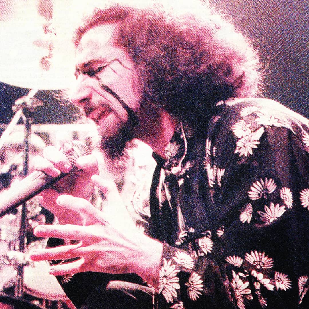 SOADNews's tweet photo. Serj Tankian performing with SOAD in New York City, 1999!
#SerjTankian #SystemOfADown #SOAD #SOADNews https://t.co/lfuZNMMWIT