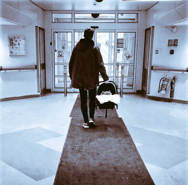 MikesTri2016's tweet photo. Thanks to @WelshAmbulance my overdue fiancé and I got to #RoyalGlamorganHospital maternity ward at 6am Fri in blizzard conditions. Thanks to @NHS nurses who slept at work that night our beautiful Willow Elizabeth Locke is with us today 👶🏻❤️#NotAllHeroesWearCapes #ThankYouNHS https://t.co/nIBsk4YAYH