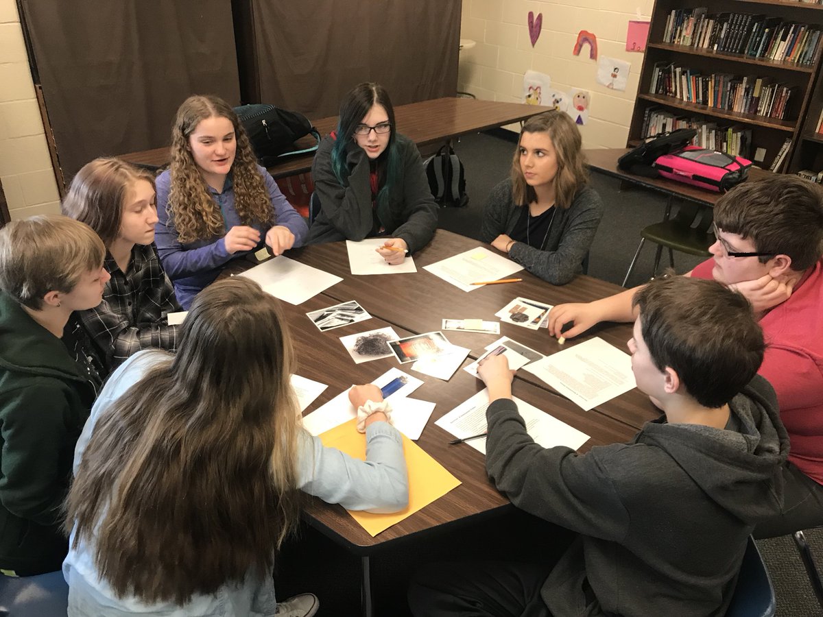 We love to see students working together to problem solve!! #CoTeaching <a href="/fccrickets/">Fall Creek School District</a> #gocrickets