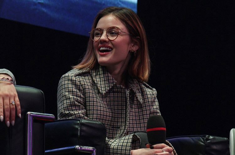 PLL_random's tweet image. #GoodByeCon

Lucy, Janel &amp;amp; Tyler en el panel de #PLL