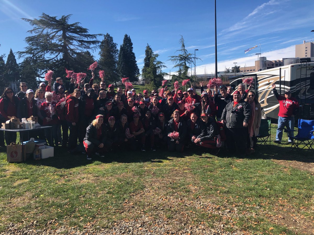 AlabamaSB's tweet photo. Great to see some of our Seattle area alums here today!

#BamaSB #RollTide https://t.co/qdXarkuBYA