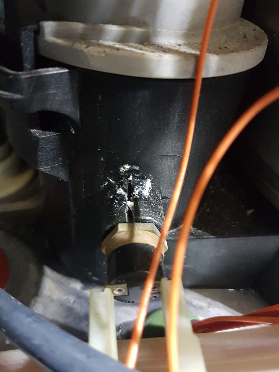 evo_nw's tweet photo. @evoplumbandheat Bust sump on a Junior today too https://t.co/W2GDDMPf2Z