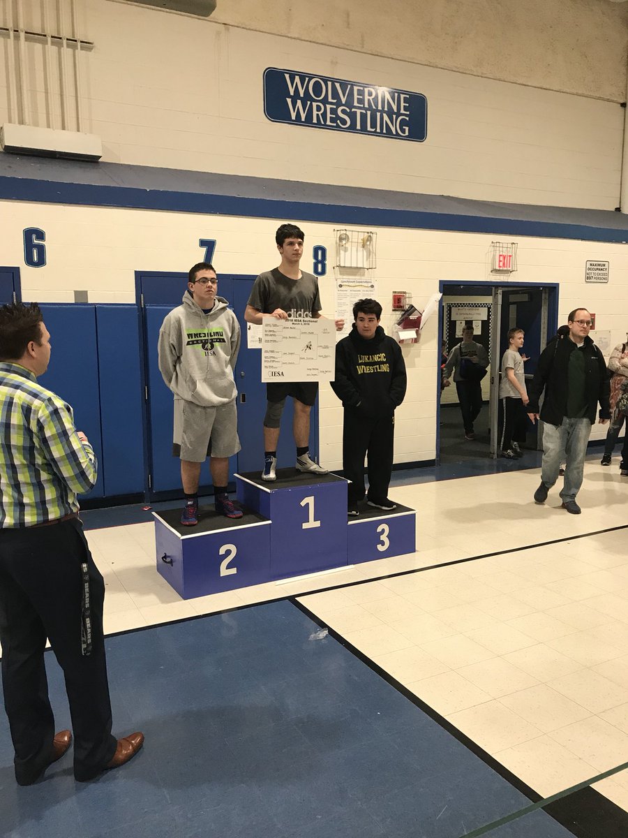 teachELA_missb's tweet image. Some of @JeffersonJH68 winners at sectionals! Next stop state! So proud of these boys!! #WeAreD68 shout out to @MrCummingsJJH for being a great coach ✊🏻✊🏻