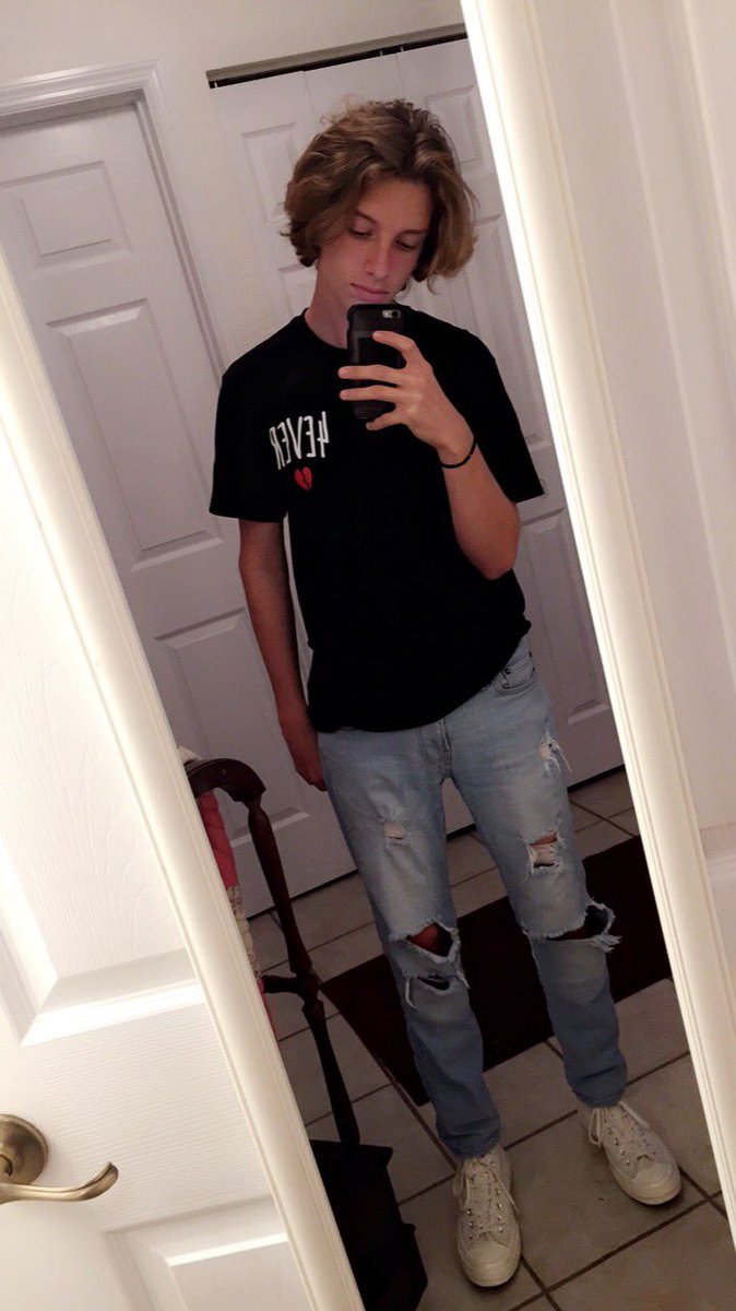 trevoranthonybr's tweet photo. got the merch @yungpinch it’s fireee🌊🌊🤘🏻 https://t.co/jYAQRMPeBi
