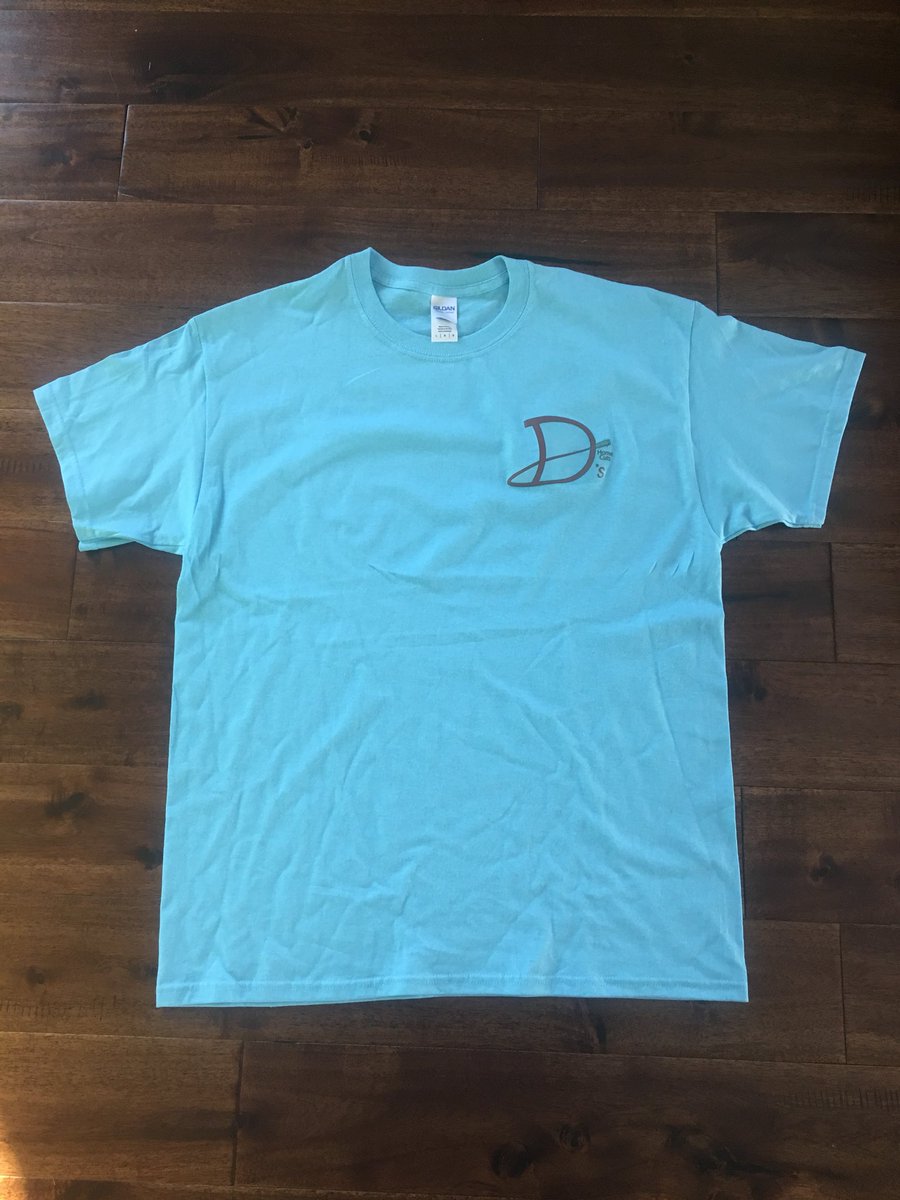 DomsHomeCuts's tweet photo. Now available, short sleeve shirts in a variety of colors for $7. Dm to reserve your own https://t.co/PFiI9topRG