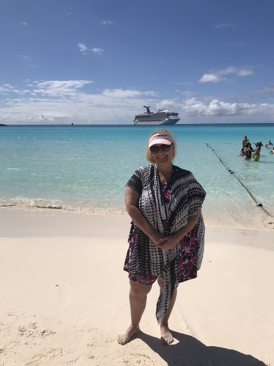 AleanaRowe's tweet photo. Bahamas 🚢🏝😎 https://t.co/sOjoEcKkRk