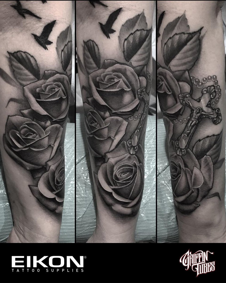 Eikon_Device's tweet photo. @brockryantattooer showing off his soft touch. #GriffinTubes
.
#tattoosupplies #tattooartists #tattoos https://t.co/mha60fZWwD