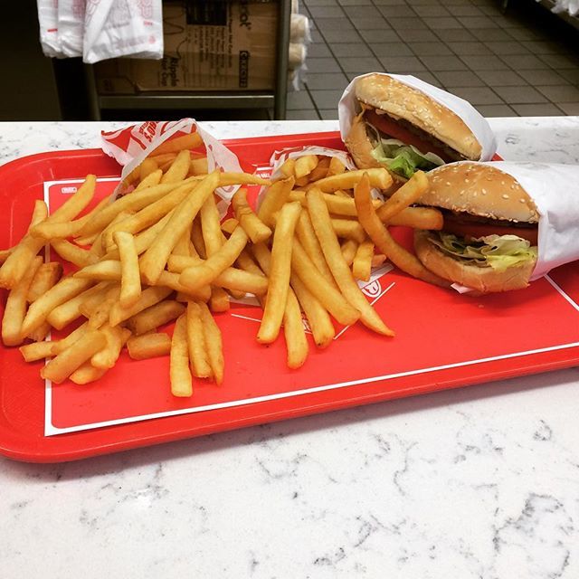 lil_bobo's tweet photo. order up... #lovebobos #boboshamburgers #classic #cheeseburger #famousfries #frenchfries #cocacola #fanta #pacoima #walnutpark #lynwood #southgate #losangeles https://t.co/2Vu6MukKJK https://t.co/Ip9CoOoZbh