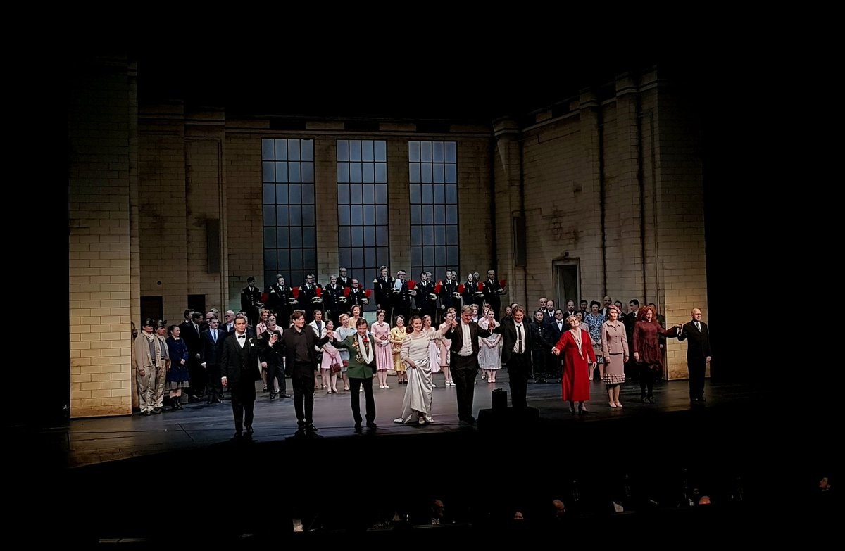 Opernjunkie's tweet photo. #CurtainCall eines szenisch (Andreas #Baesler) ambitionierten #HansHeiling|s (= Alfried Krupp) und musikalisch Dank Frank #Beermann am Pult beschwingten Opernabends! #Marschner #OperEssen https://t.co/TaJhEszzzl