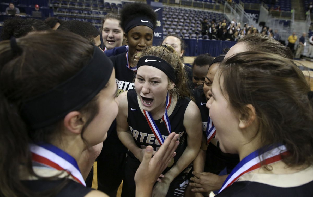 JKayWardarski's tweet photo. Tears stream down the cheeks of @jedwards11_ after the @GHS_Gators win the Girls Basketball 5A WPIAL Championship game. #Winning #monroeville #Championship Coverage @PittsburghPG @PGVisuals @PGVarsityXtra @PGSportsNow https://t.co/VYXciA1RX5