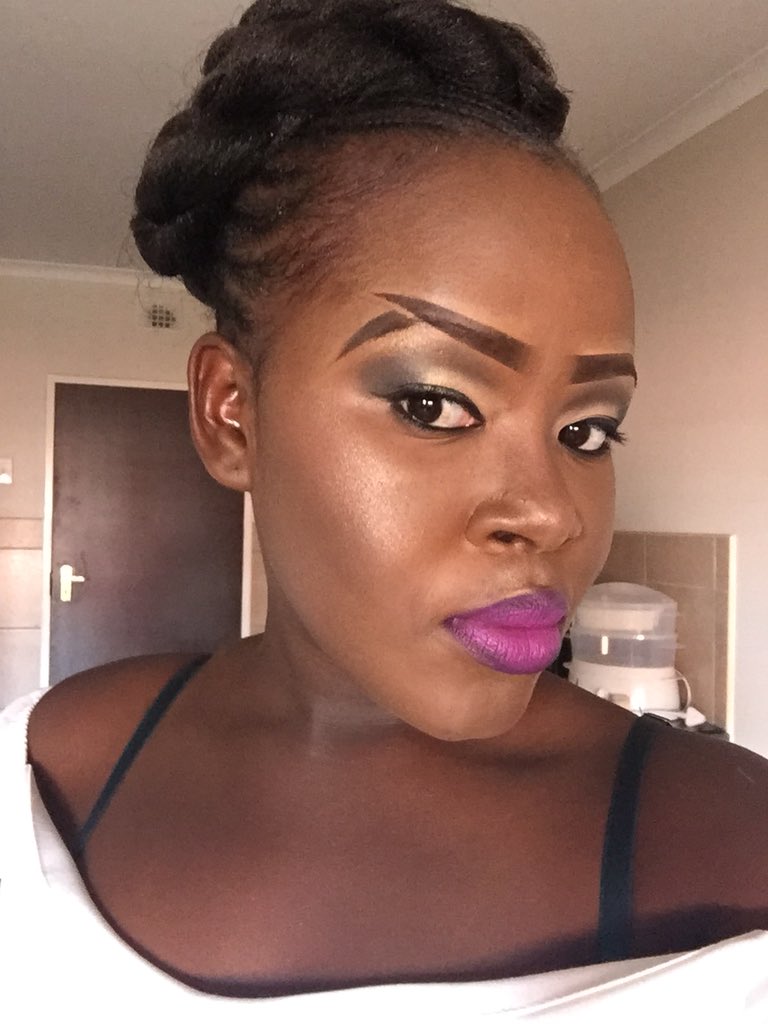 tamela_leevoy's tweet photo. #fishtailbrows Life of a #makeupartist #glow#lipcolour #brows #lipcolour #loreal #nyx #Lagirl #esteelauder #inglot #mac #beautytreats https://t.co/b5TDItYged