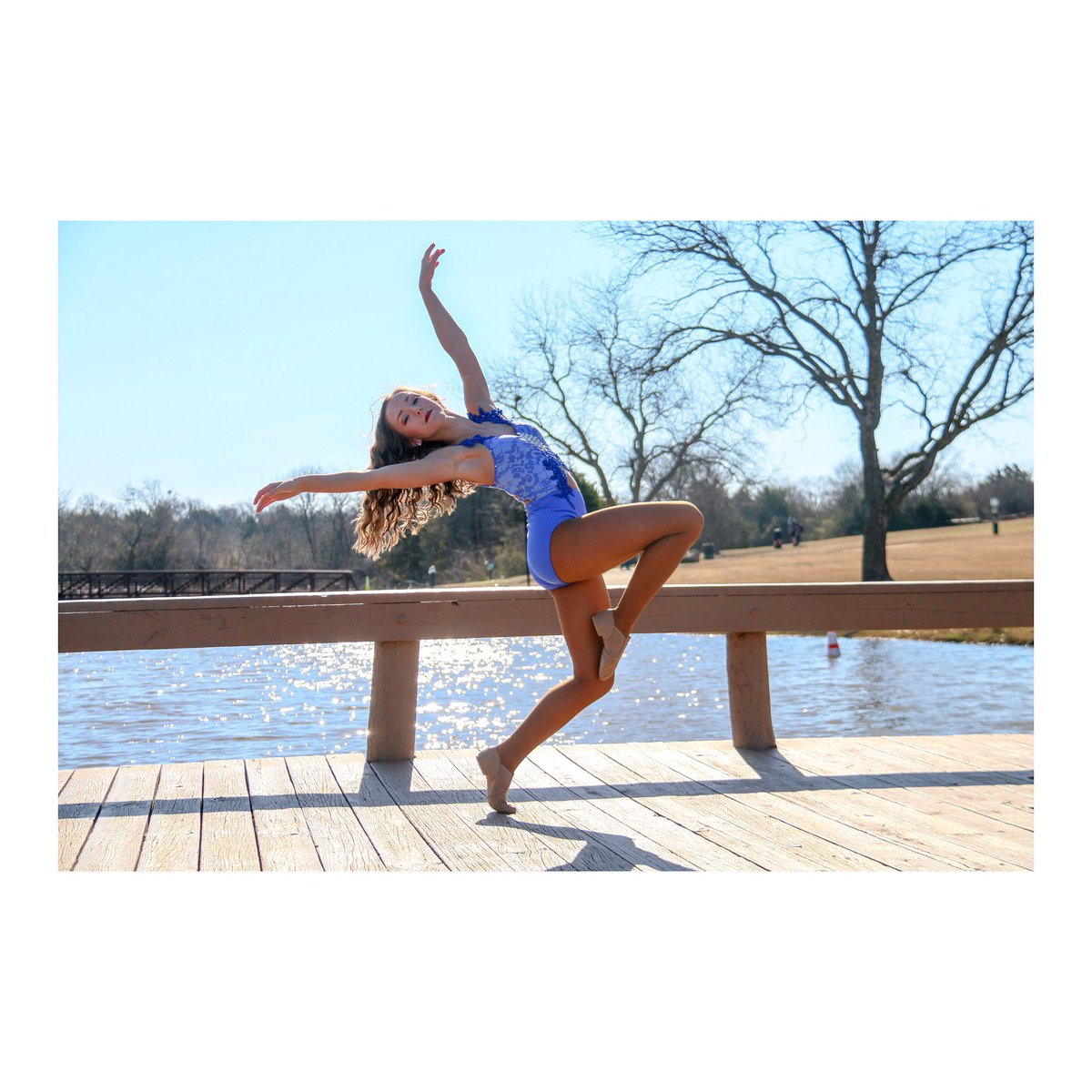 mollie_mayfield's tweet photo. Took photos of the beautiful @ApacheBelles Head Dance Captain @BmileyMiley this morning 💛🖤 #ApacheBelles #TJC #EastTexas https://t.co/g5izQwceyx