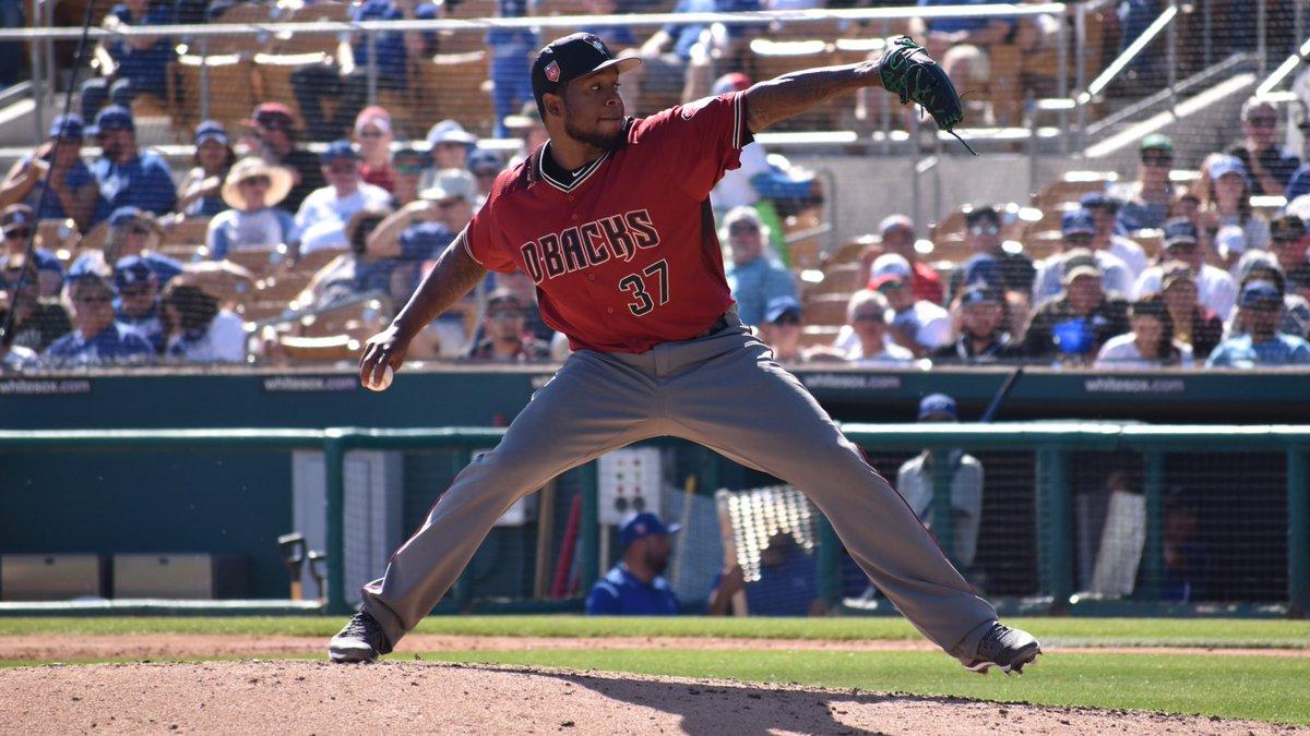 .<a href="/NefFeliz/">Neftali Feliz</a> lanzó una entrada sin permitir carreras en su debut de #SpringTraining. 🔥🔥🔥 #LosDbacks
