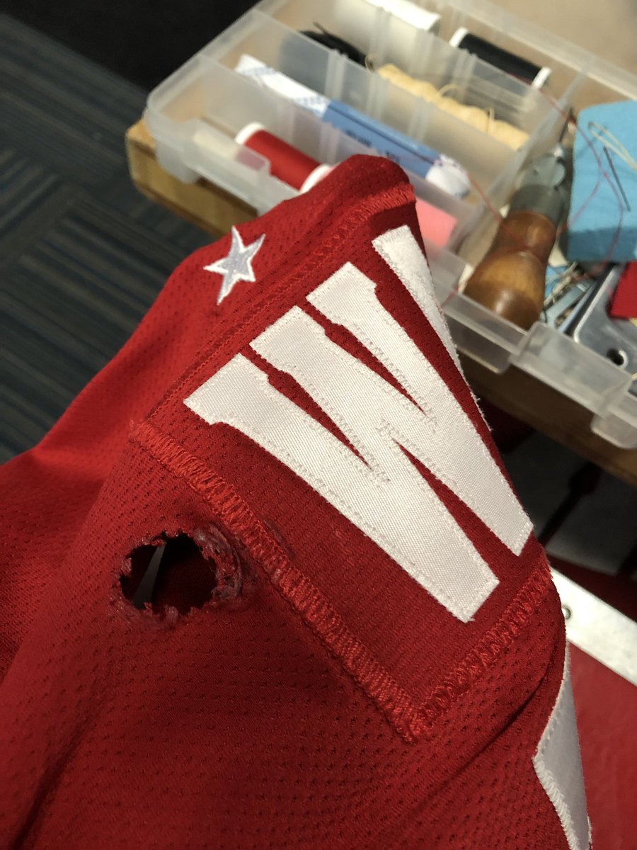 N_LaPoint's tweet photo. @BadgerMHockey rooms all set. Just one last project before the guys get here #Badgers #realmensew @PHATSSPHEM https://t.co/JIPrX7L0xe