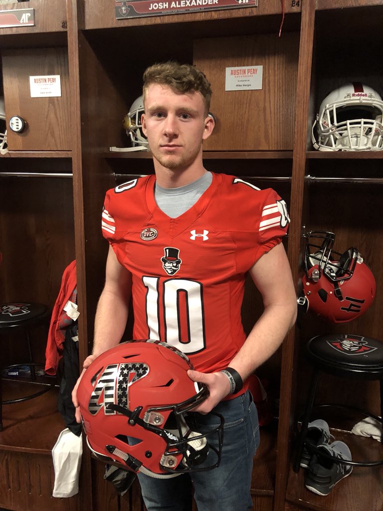 Air_brax10's tweet photo. Really enjoyed my visit to Austin Peay! Thanks @CoachWesSatt @CoachMWright @Coach_heals thanks for having me down. Look forward to seeing you in the spring. ⚪️🔴🏈 #MissionPossible https://t.co/6UYwmfeqDA