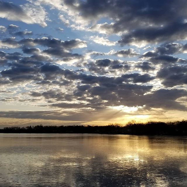 OakGov's tweet photo. The #Sunrise in #Commerce is a stunning scene. Beautiful, @maredoe!
.
.
.
.
.
#CommerceMI #OaklandCounty #PureMittigan #PureMichigan #WinterInTheMitten #MichiganLife #MichiganLove #MittenLife #MittenLove #MichiganWinter #MichiganAwesome #Michigrammer #Aw… https://t.co/U6CMehOUBB https://t.co/q6z3BHfRFq