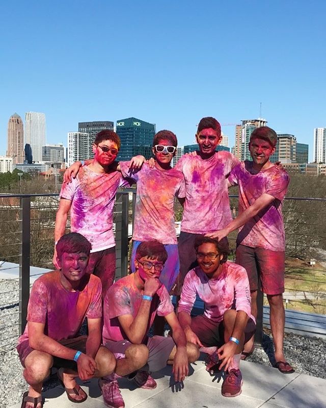 Ro_Hunna64's tweet photo. Seventeen five, same color T-shirt https://t.co/adaFe3Lb2U https://t.co/pY3UnkOrPJ