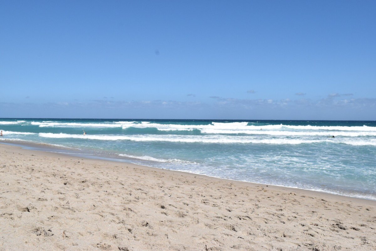 LifeTraveled's tweet photo. It’s always a great day to be at the beach. #DelrayBeach #Florida #GetAwayNow https://t.co/tcQdeePXTa
