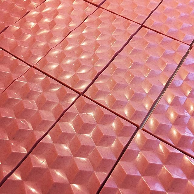 centreandmain's tweet photo. Raspberries - real raspberries, give the rosy colour to our Raspberry Rose Pink Peppercorn bars. Perfectly #pink!
#raspberrychocolate #rose #rosechocolate #pinkchocolate #pinkpepper #whitechocolate #fruitchocolate https://t.co/9xi7ds2nEA https://t.co/D8nZhIYHaN