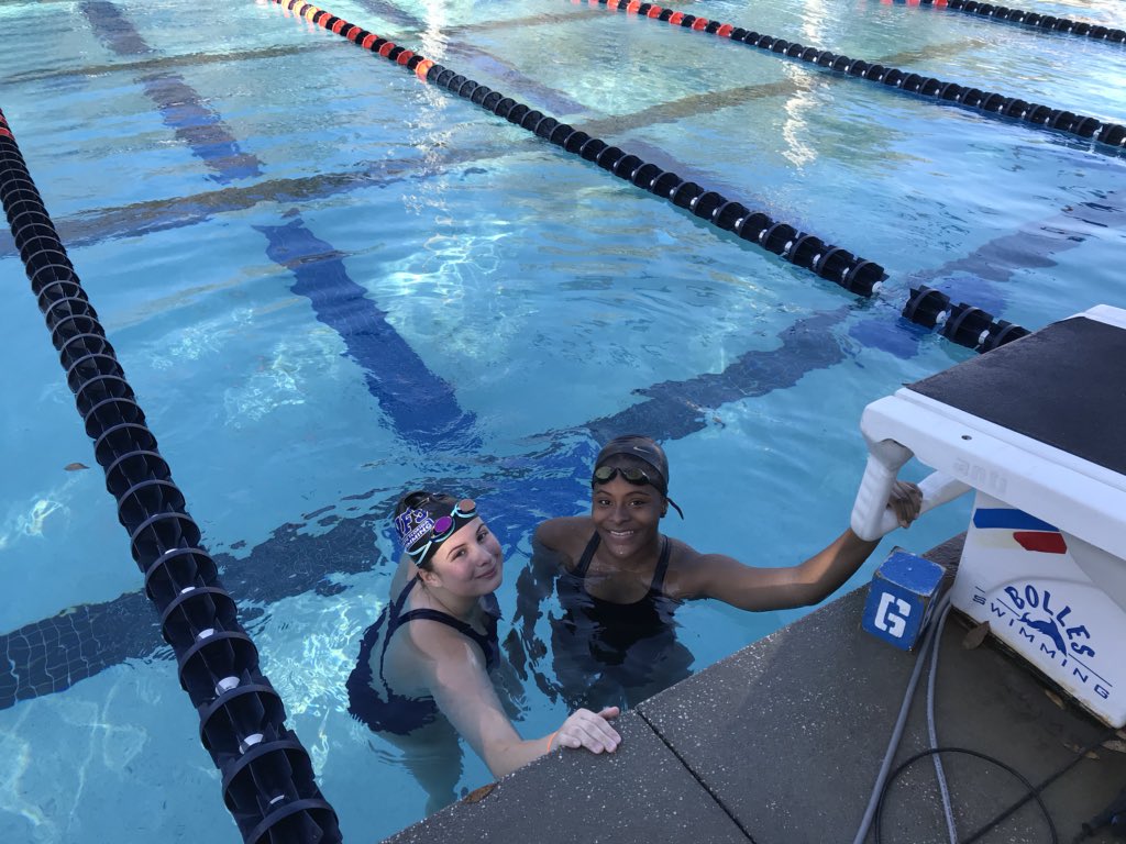 N_FL_Swimming's tweet photo. Great 1st Day of 1-4 Champs! #swimmingfastinthecold #gonfs https://t.co/Zyem9scquV