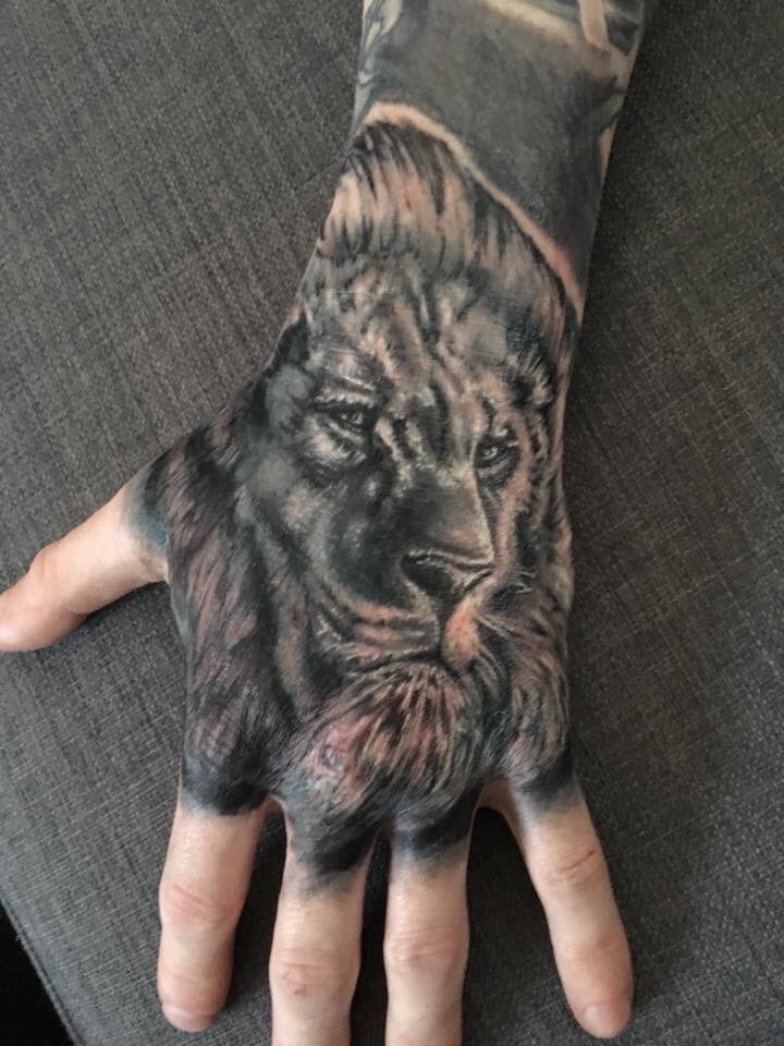 Hand piece done this week. #Tattoo #HandTattoo #Lion #Tattooist #tattoos #INK #inkmaster
