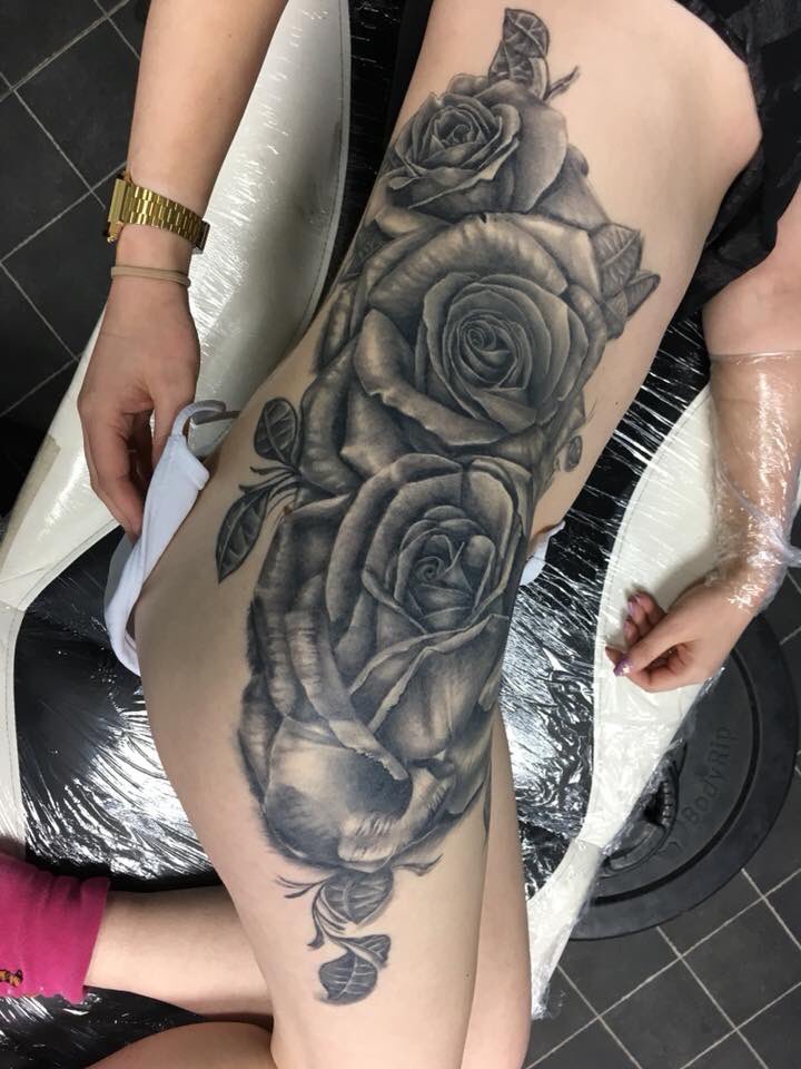 Sat like a trooper. #Roses #tattoo #tattoos #girlsthattattoo